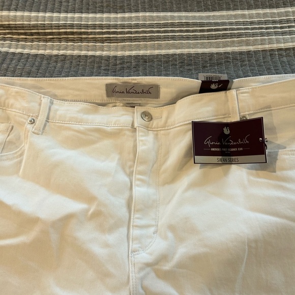 NWT Gloria Vanderbilt White Capris plus Size 24 - Picture 4 of 6
